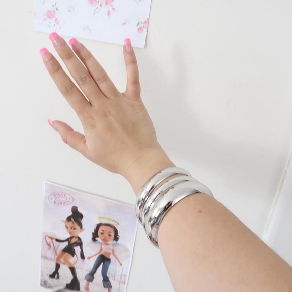 Silver Jeans Co. Low Rise Distressed Bootcut/Flares - Picture 3 of 7